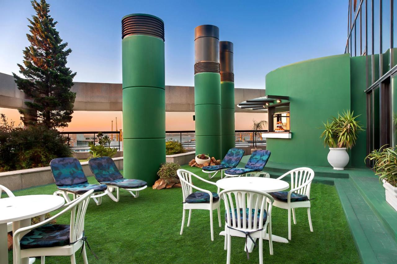 Radisson Montevideo Victoria Plaza Hotel Exterior photo Rooftop garden