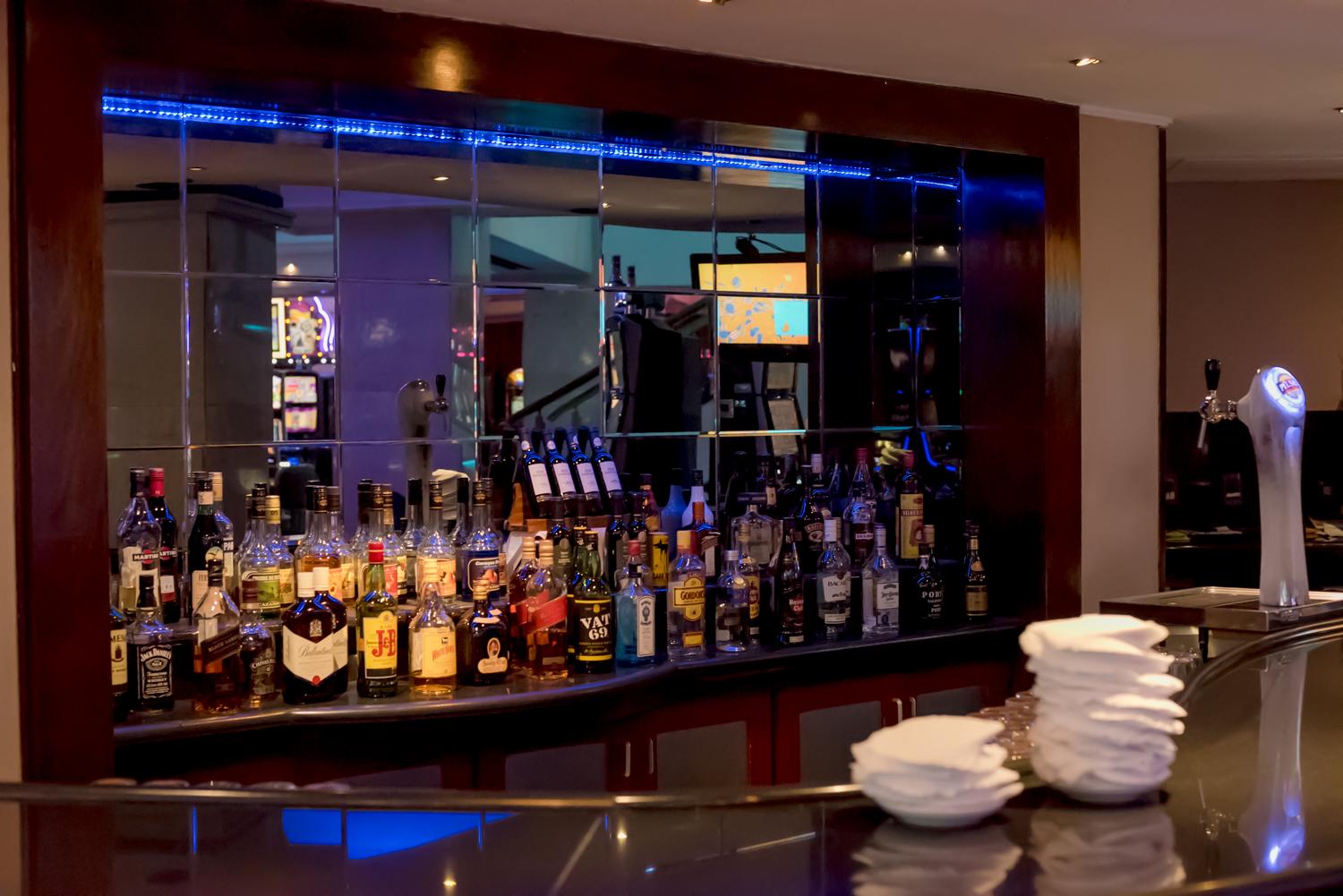Radisson Montevideo Victoria Plaza Hotel Exterior photo The bar at the 101 bar
