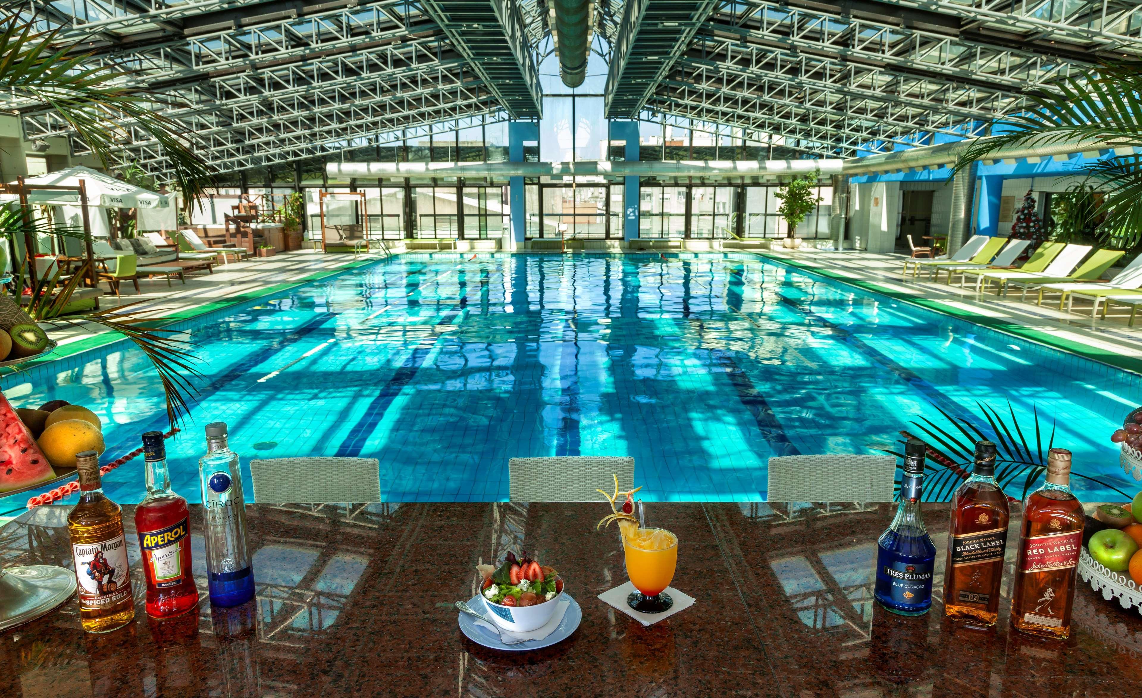 Radisson Montevideo Victoria Plaza Hotel Exterior photo The swimming pool at the hotel