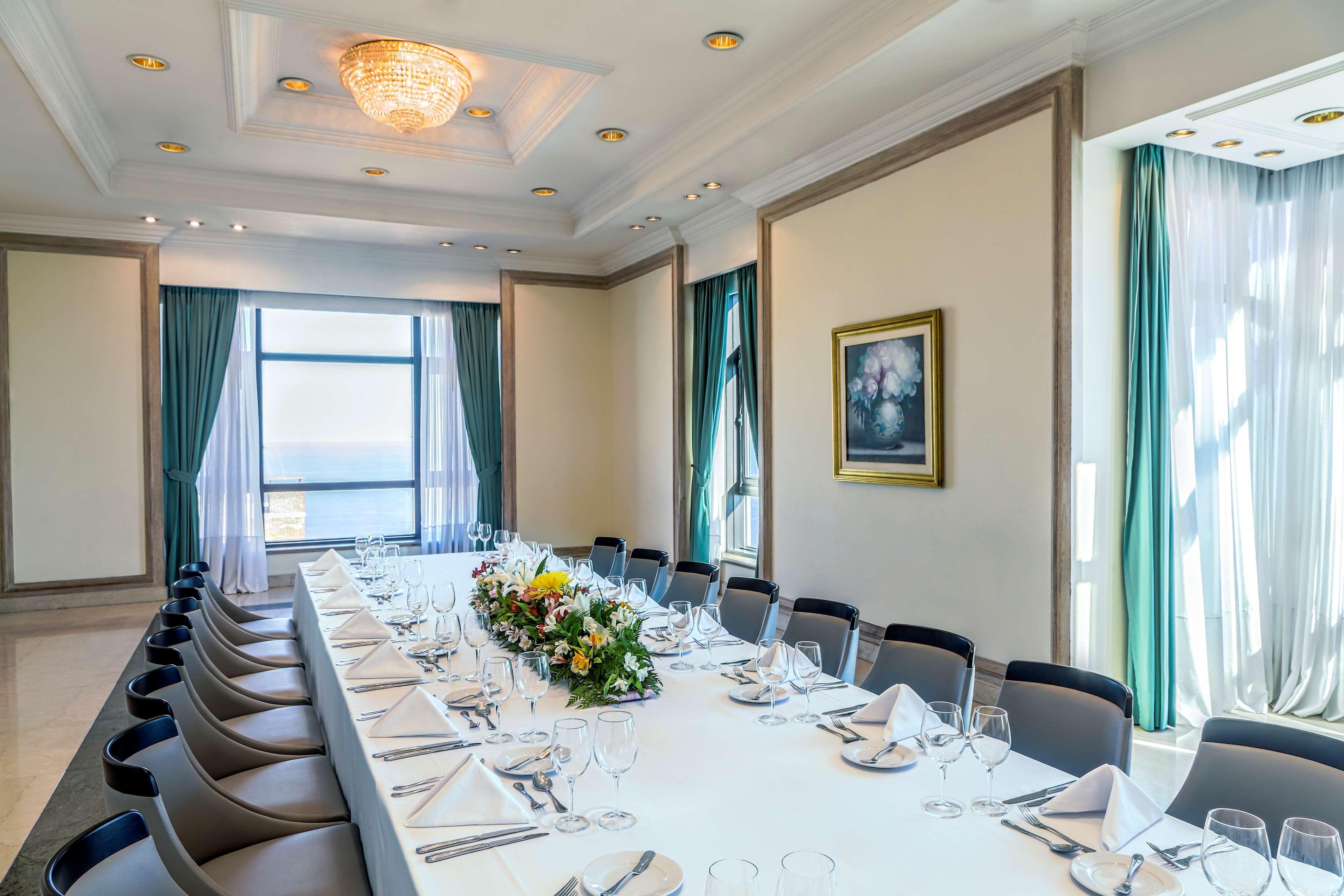 Radisson Montevideo Victoria Plaza Hotel Exterior photo The boardroom