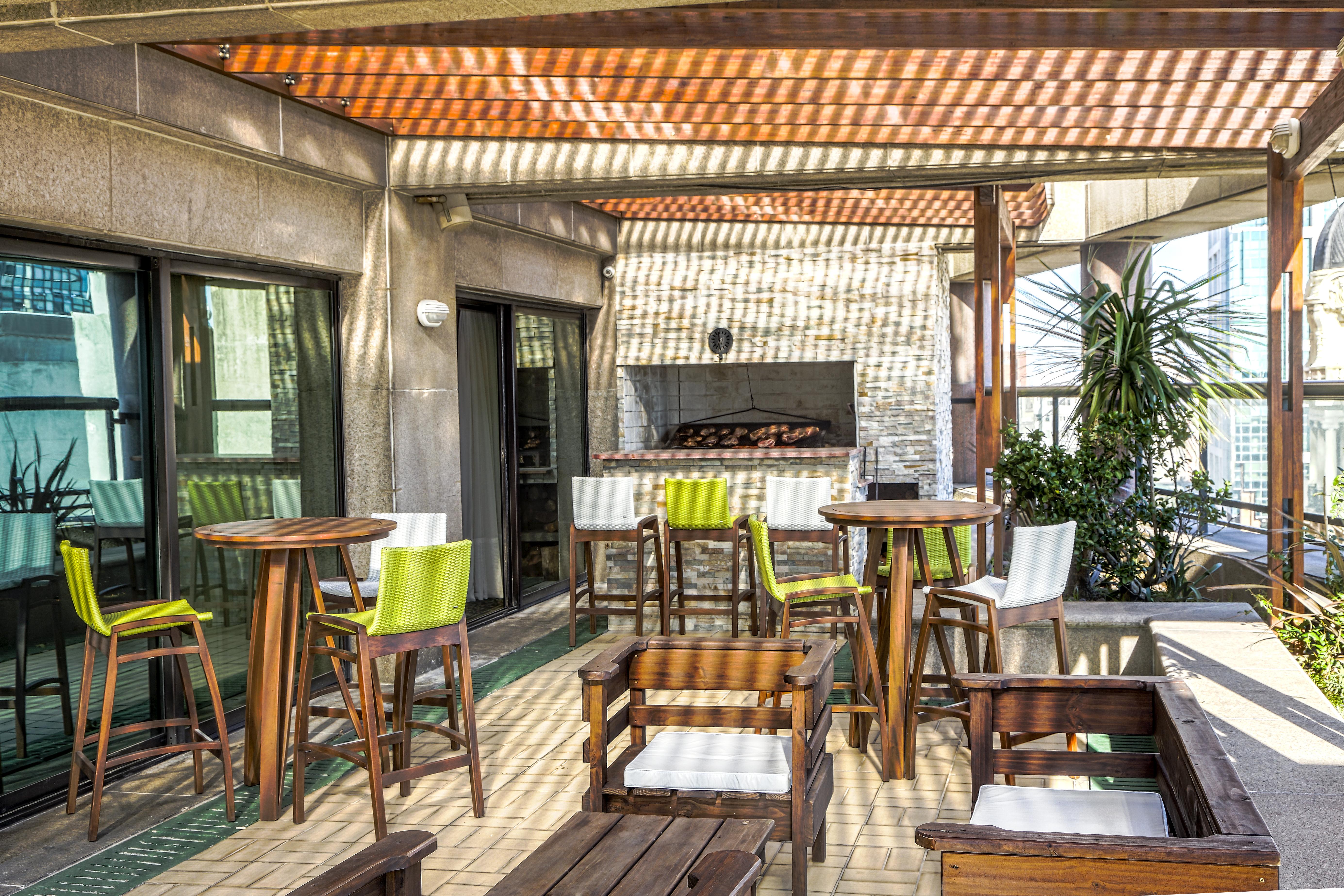 Radisson Montevideo Victoria Plaza Hotel Exterior photo The rooftop bar at the hotel