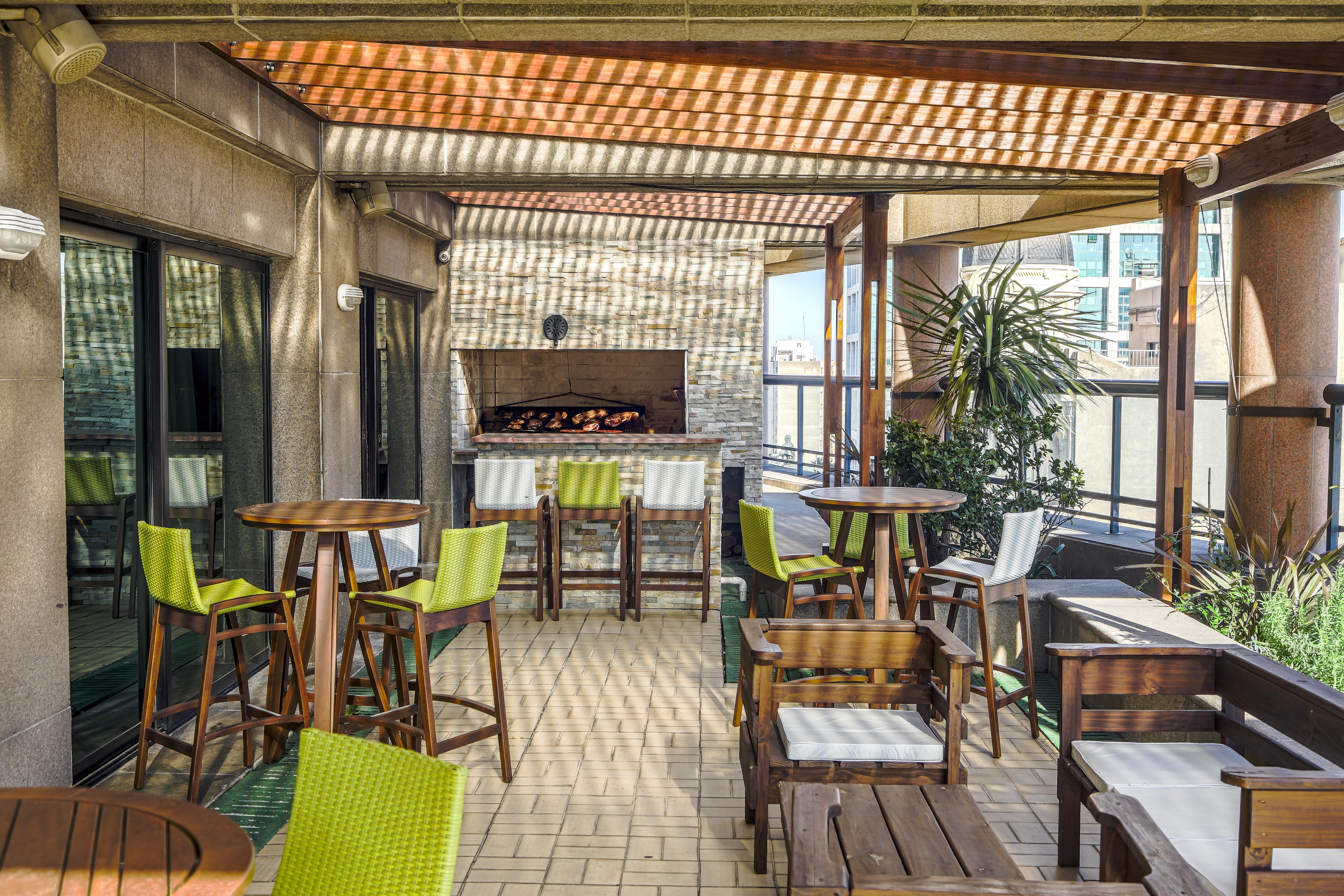 Radisson Montevideo Victoria Plaza Hotel Exterior photo The rooftop bar at the hotel