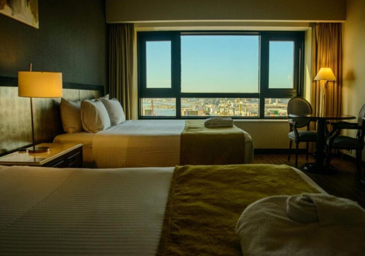 Radisson Montevideo Victoria Plaza Hotel Exterior photo A room at the hotel