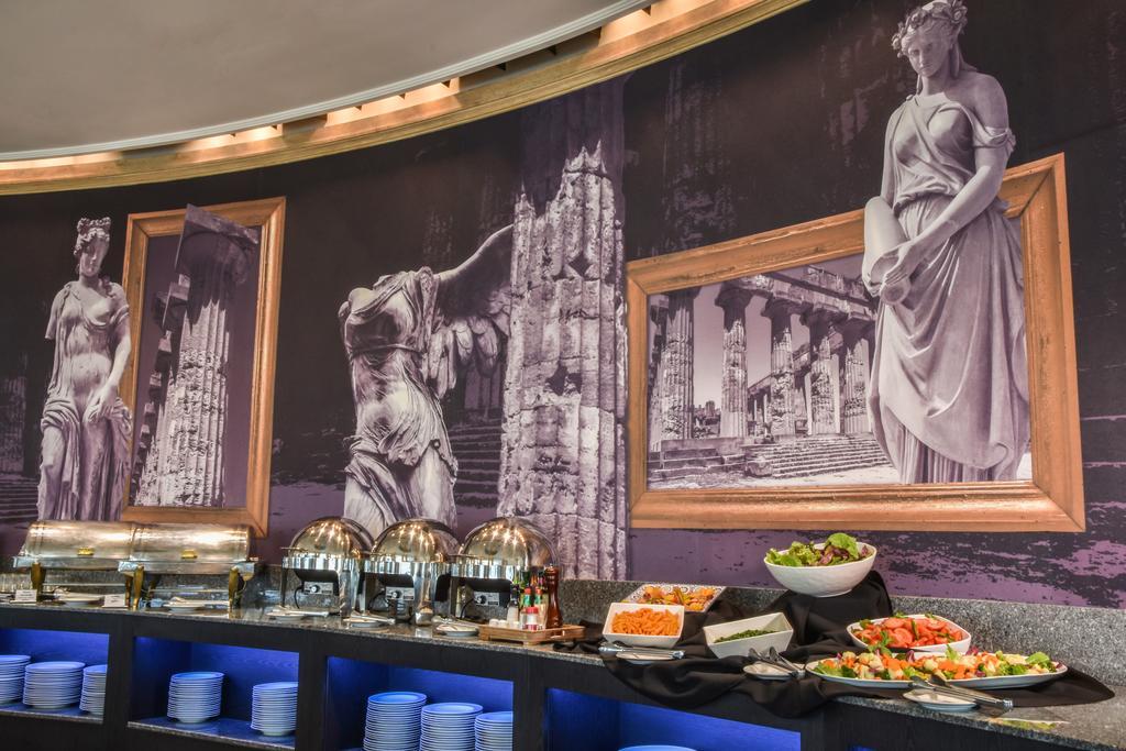 Radisson Montevideo Victoria Plaza Hotel Exterior photo The buffet at the restaurant